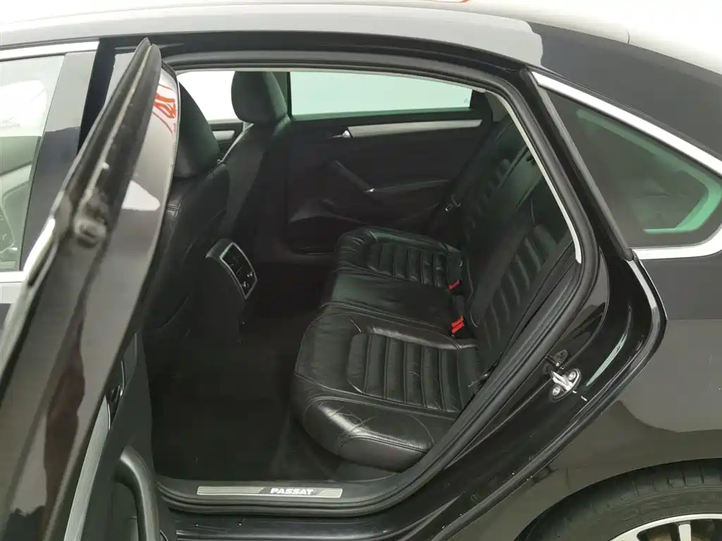 VOLKSWAGEN PASSAT 2015