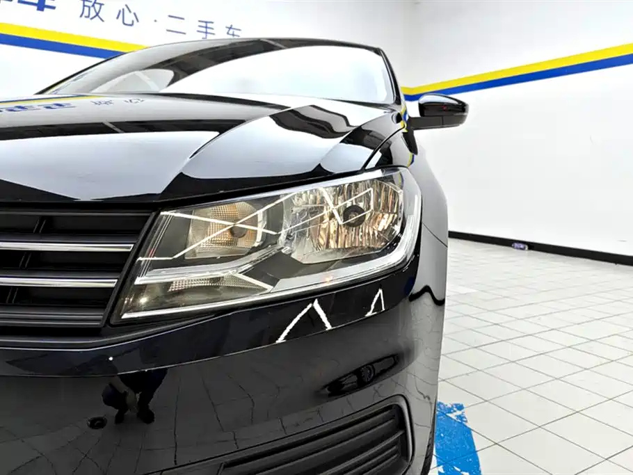 VOLKSWAGEN SANTANA 2017