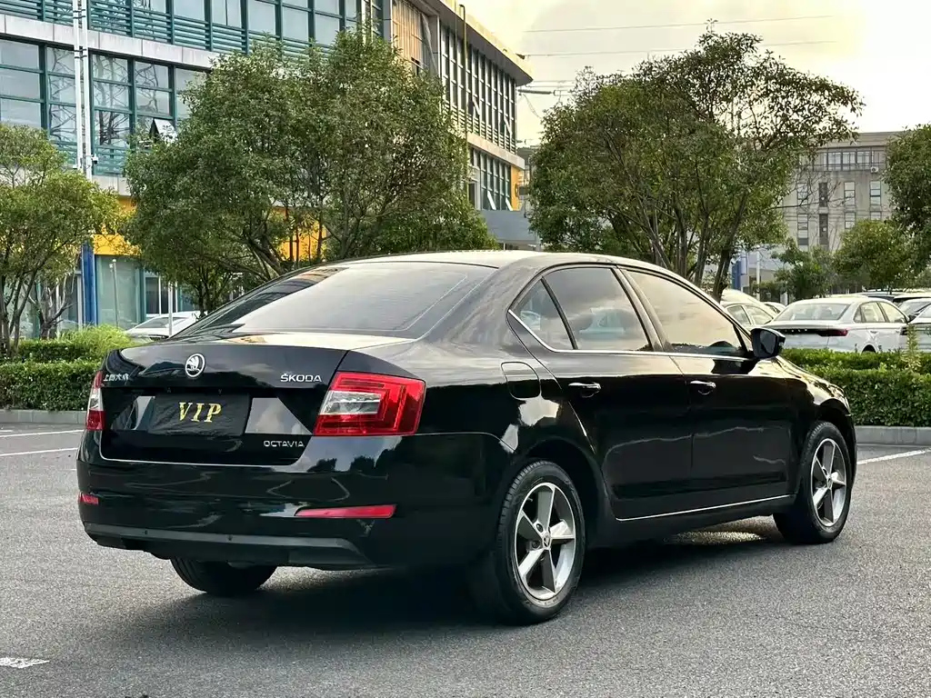 SKODA OCTAVIA 2016