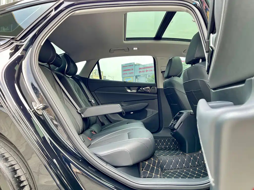 VOLKSWAGEN PASSAT 2025