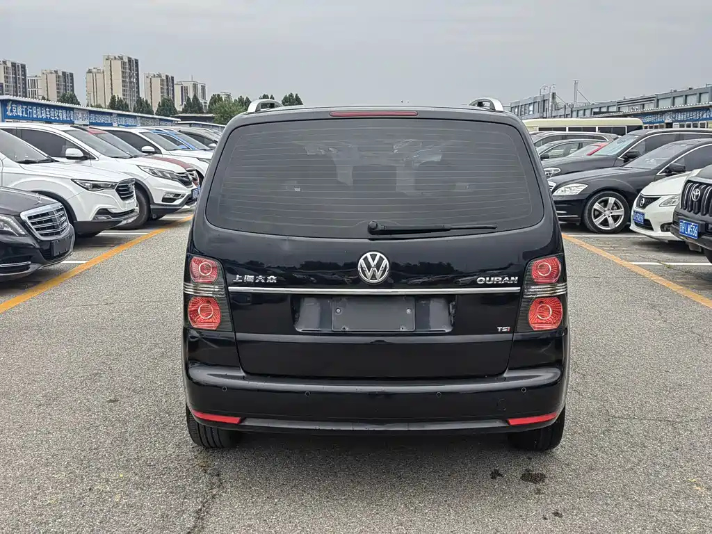 VOLKSWAGEN TOURAN 2013