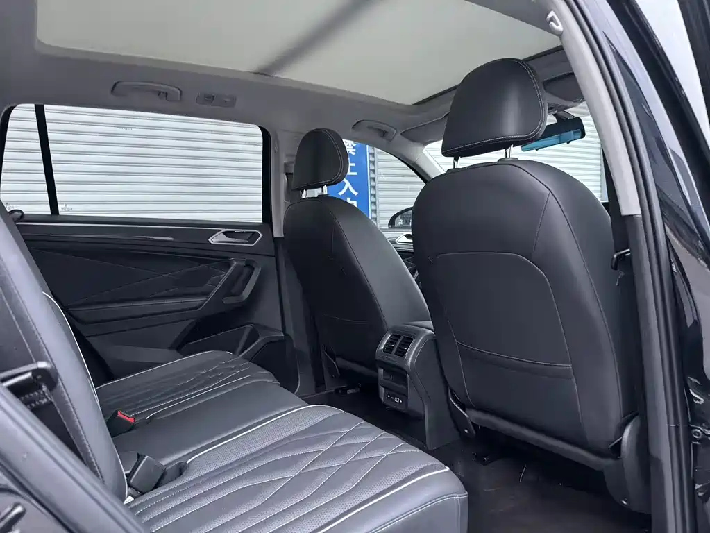 VOLKSWAGEN TIGUAN L 2023