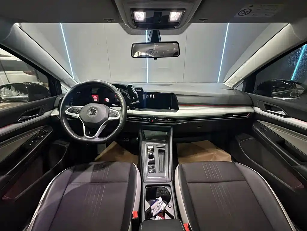 VOLKSWAGEN GOLF 2022