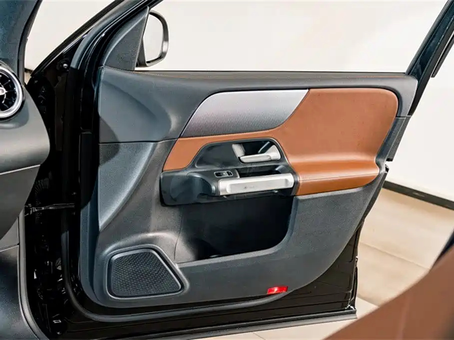 MERCEDES BENZ GLB 2023