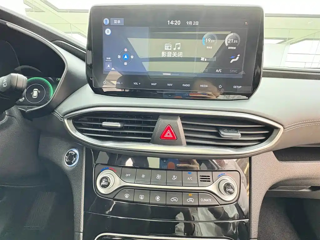 HYUNDAI SANTAFE 2020