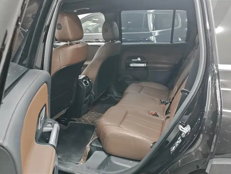 MERCEDES BENZ GLB 2024
