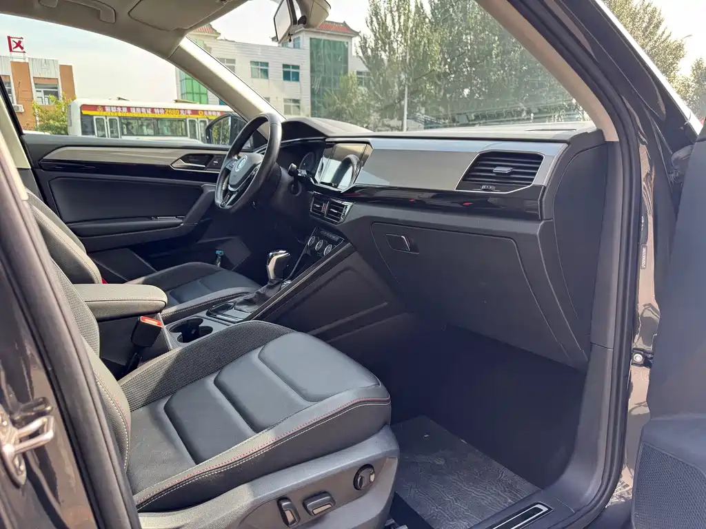 VOLKSWAGEN TAYRON 2019