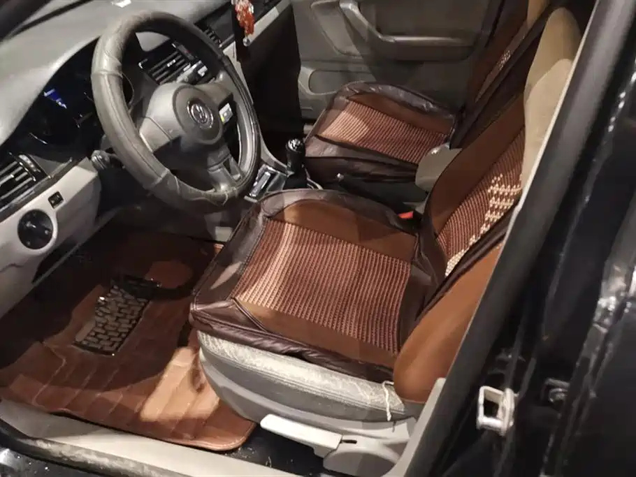 VOLKSWAGEN BORA 2013
