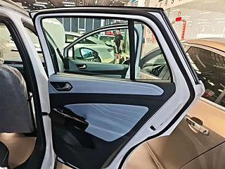 VOLKSWAGEN ID.4 X  2025 YEAR  YEAR  SMART EDITION 2025