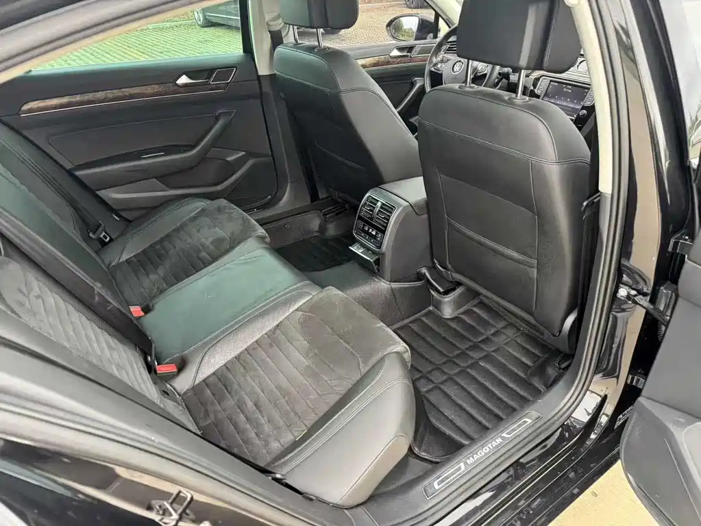 VOLKSWAGEN MAGOTAN 2016