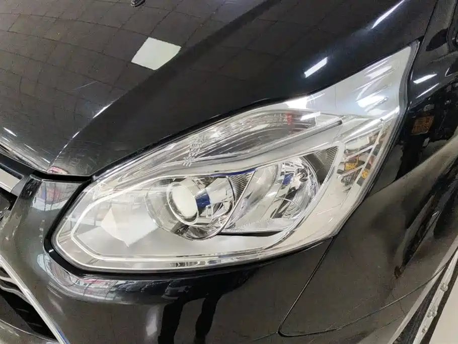 FORD TOUREO 2019