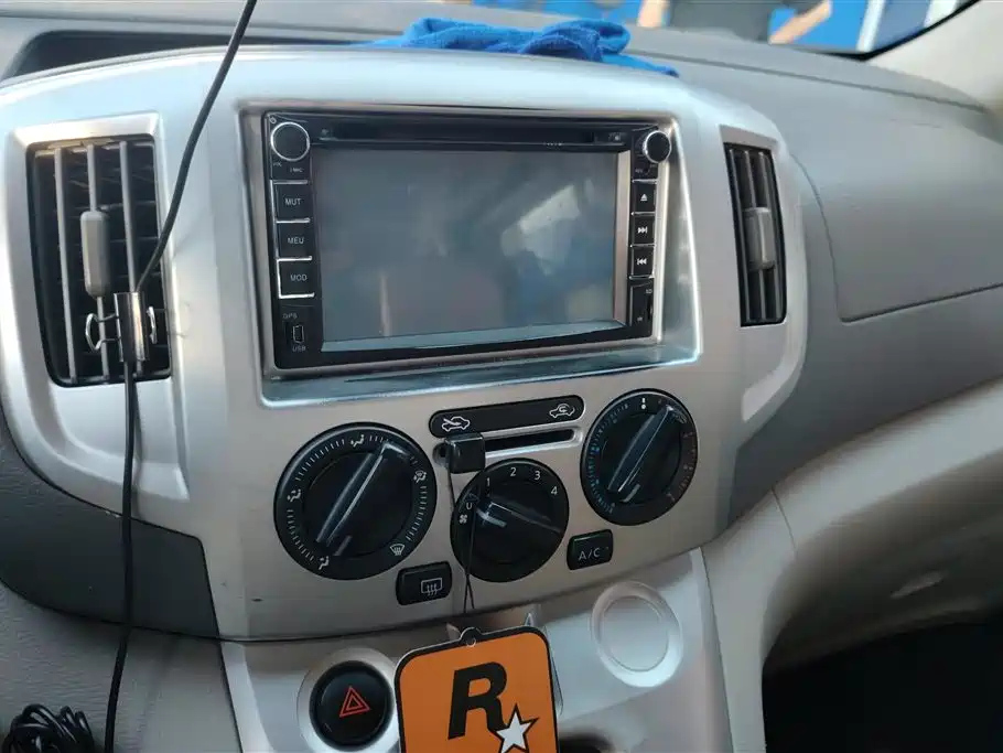 NISSAN NV200 2014