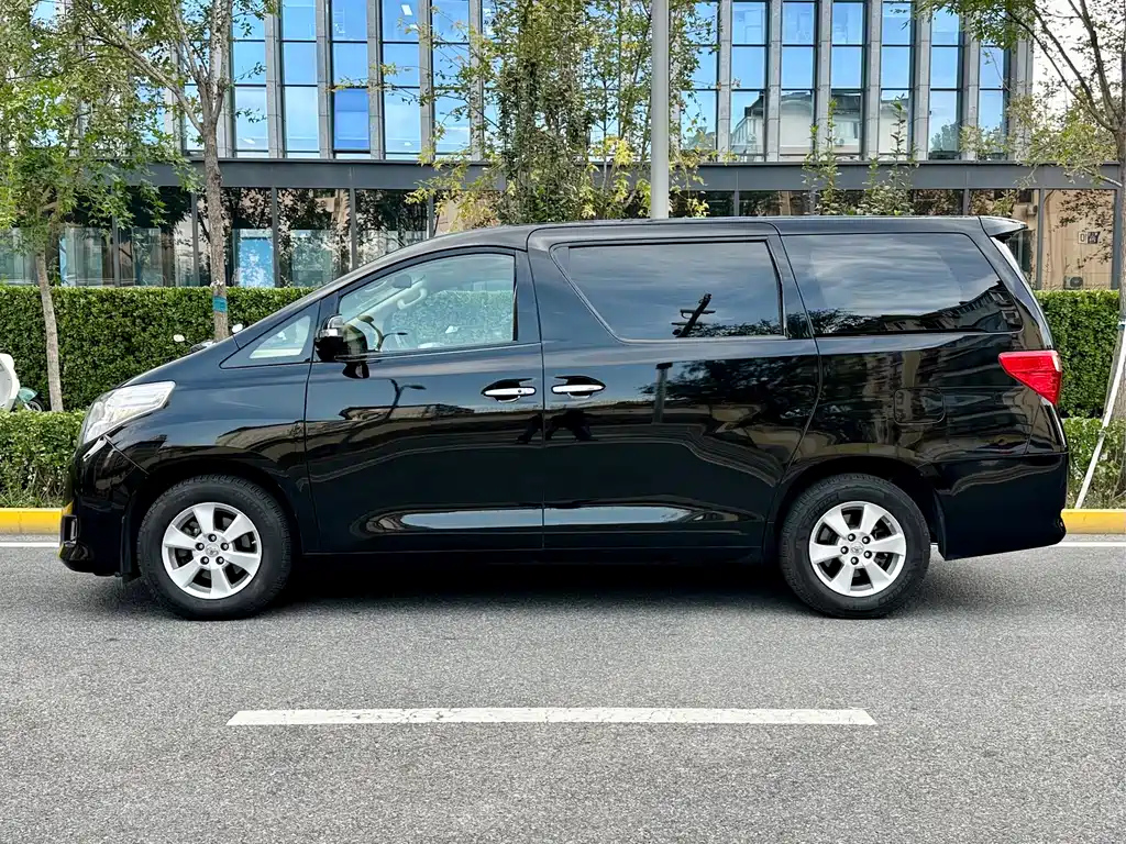 TOYOTA ALPHARD 2012