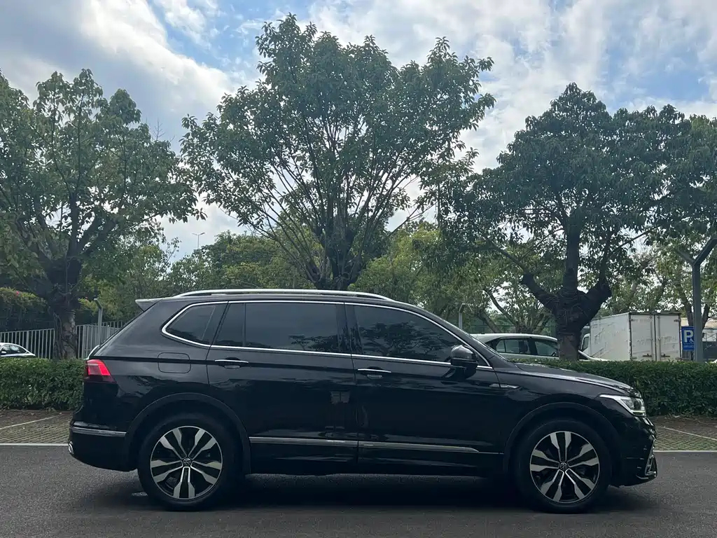 VOLKSWAGEN TIGUAN L 2021