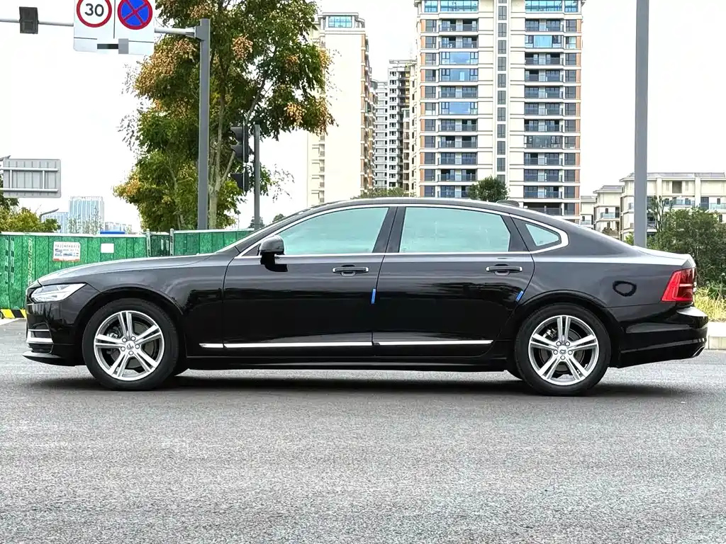 VOLVO S90 2019