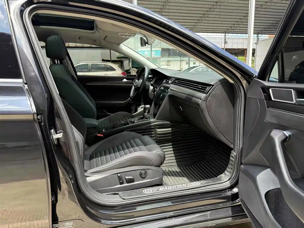 VOLKSWAGEN MAGOTAN 2020