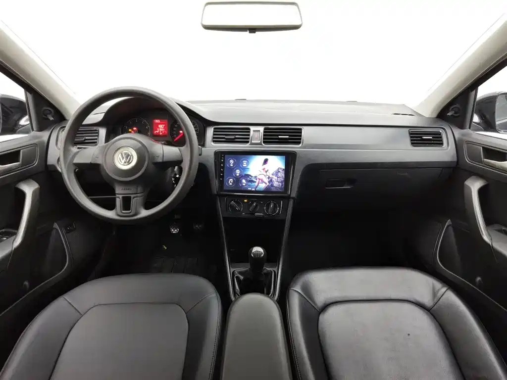 VOLKSWAGEN SANTANA 2017