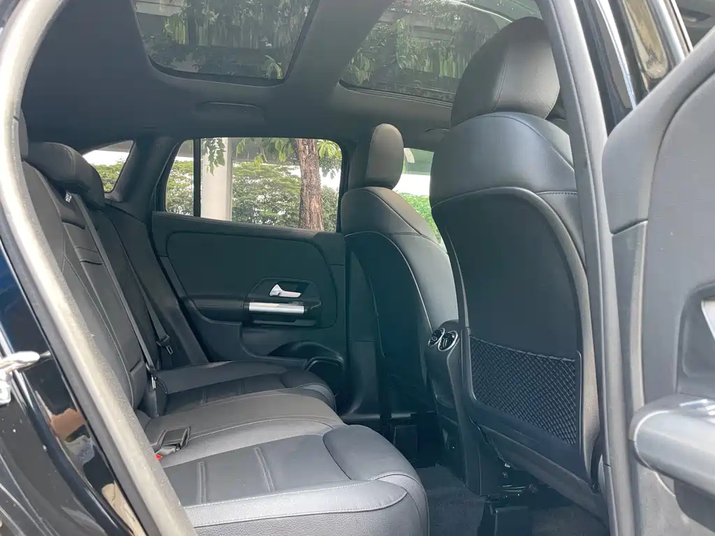 MERCEDES BENZ GLA 2022