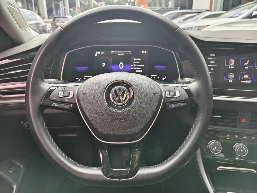 VOLKSWAGEN SAGITAR 2022