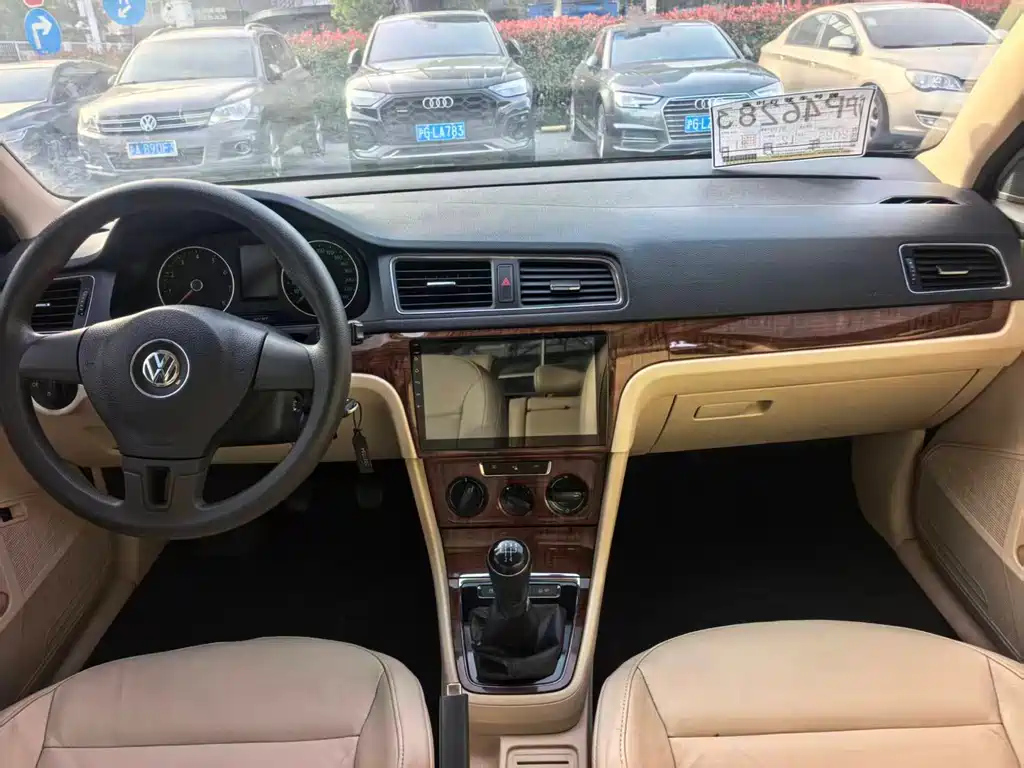 VOLKSWAGEN LAVIDA 2014