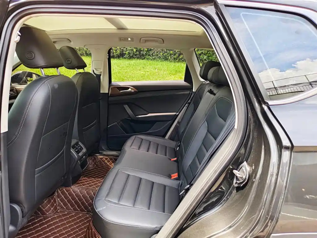 VOLKSWAGEN THARU 2022