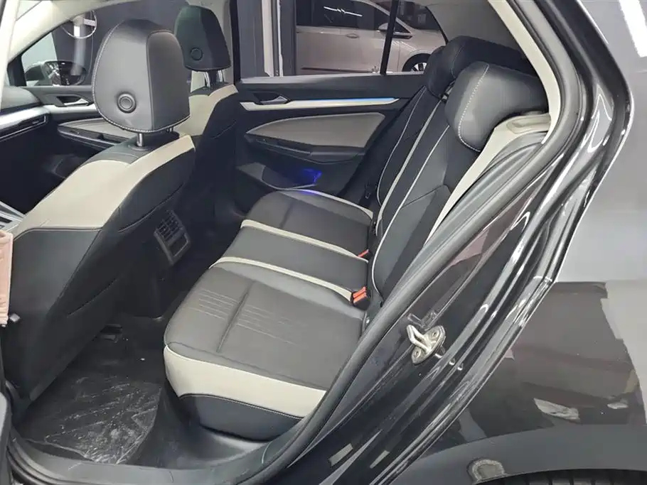 VOLKSWAGEN GOLF 2021