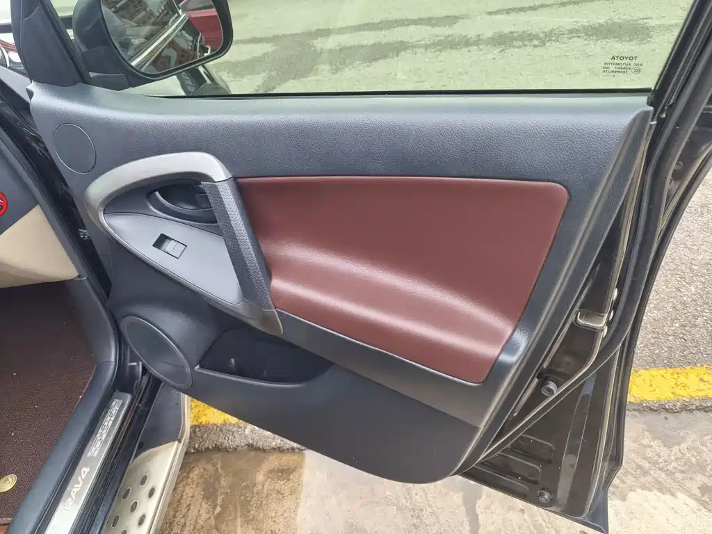 TOYOTA RAV4 RONGFANG 2013