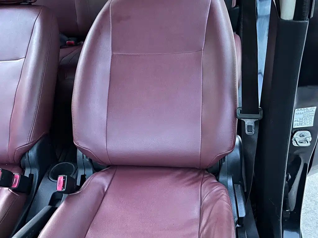 NISSAN LIVINA 2013