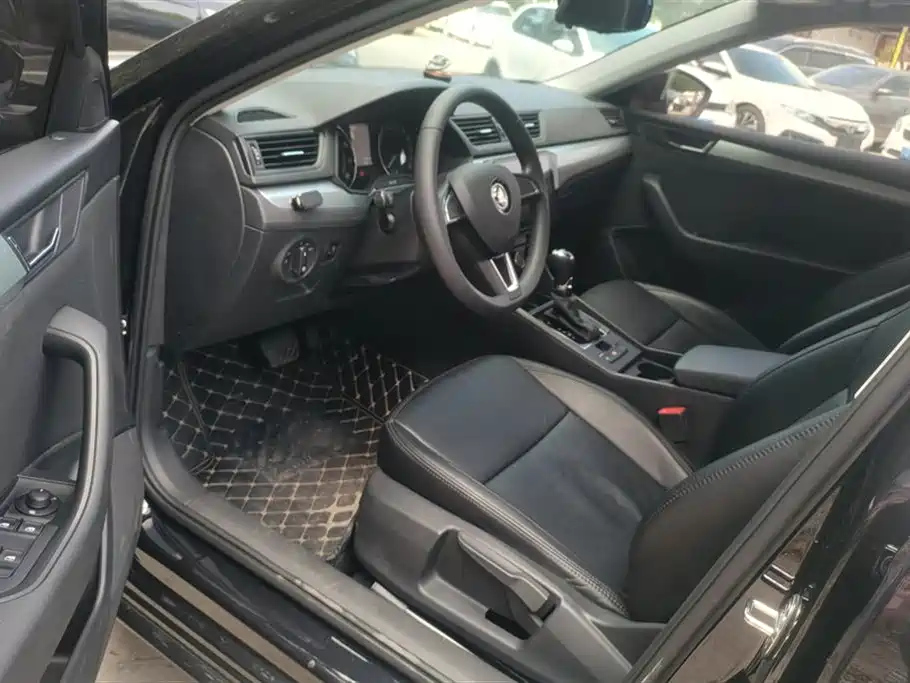 SKODA SUPERB 2016