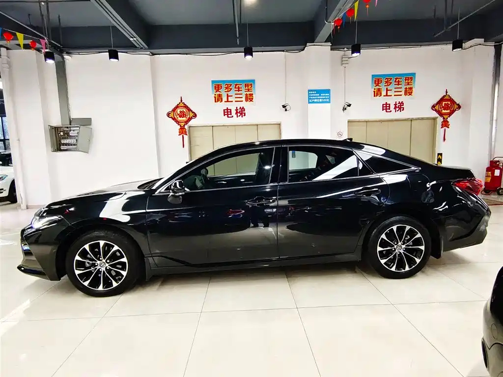 TOYOTA AVALON 2024