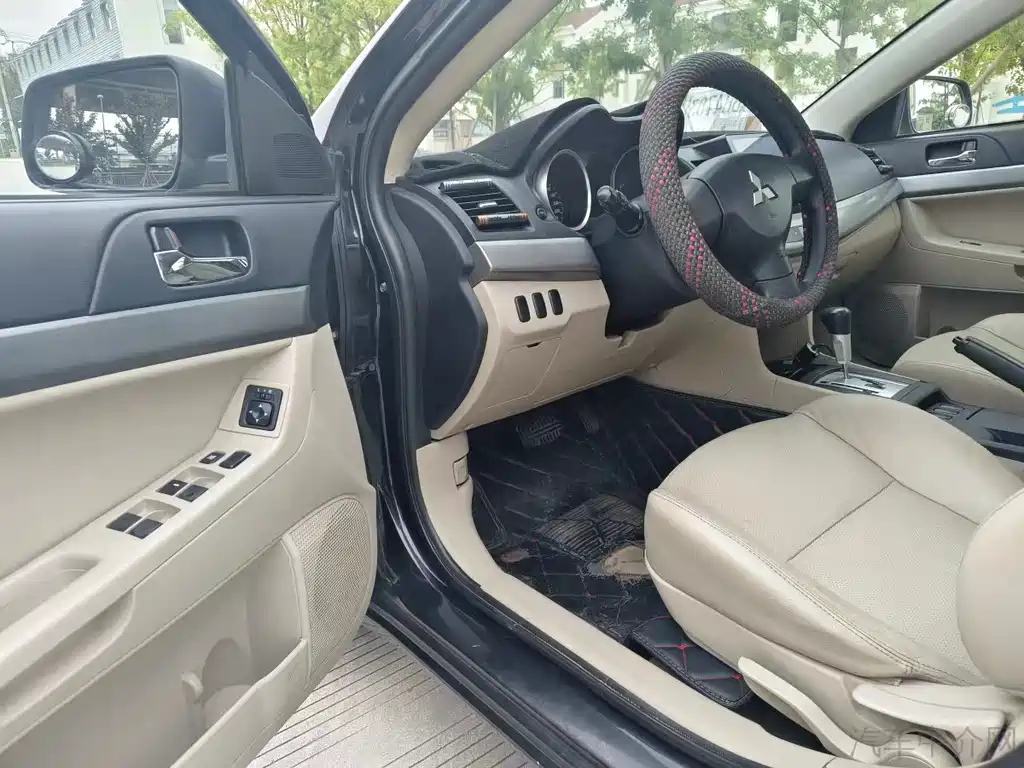 MITSUBISHI LANCER EX 2010