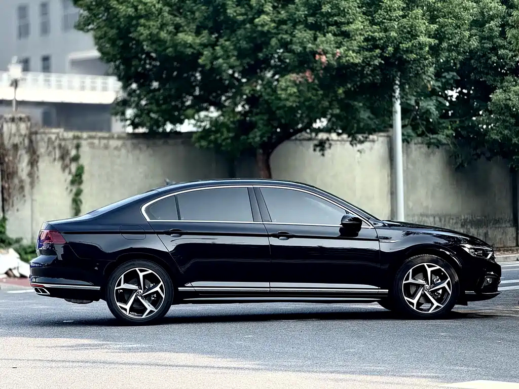 VOLKSWAGEN MAGOTAN 2025