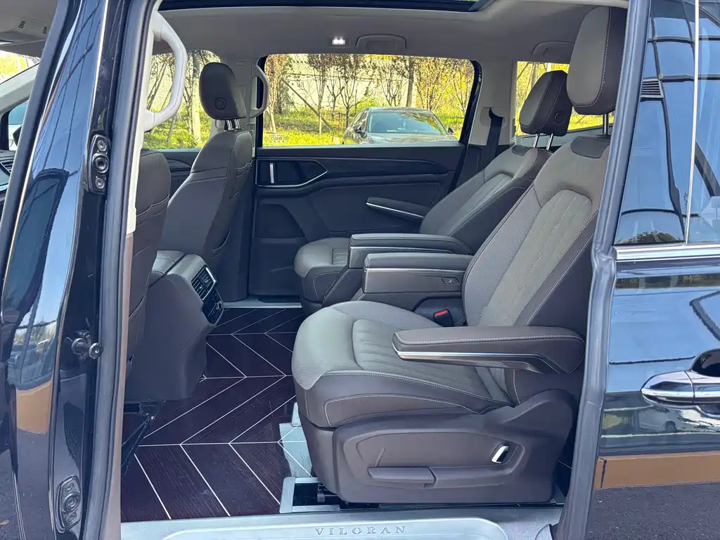 VOLKSWAGEN VILORAN 2023