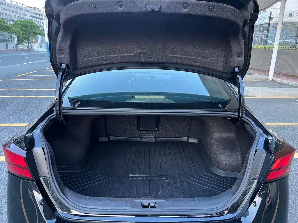 NISSAN TEANA 2019
