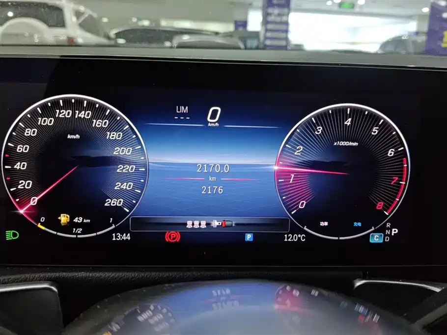 MERCEDES BENZ GLB 2024