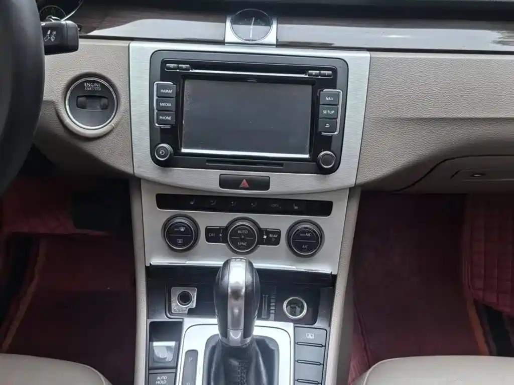 VOLKSWAGEN MAGOTAN 2015