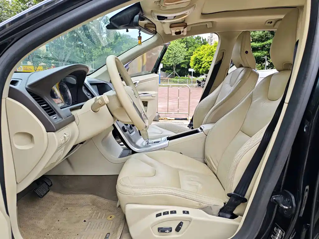 VOLVO XC60 IMPORT 2012