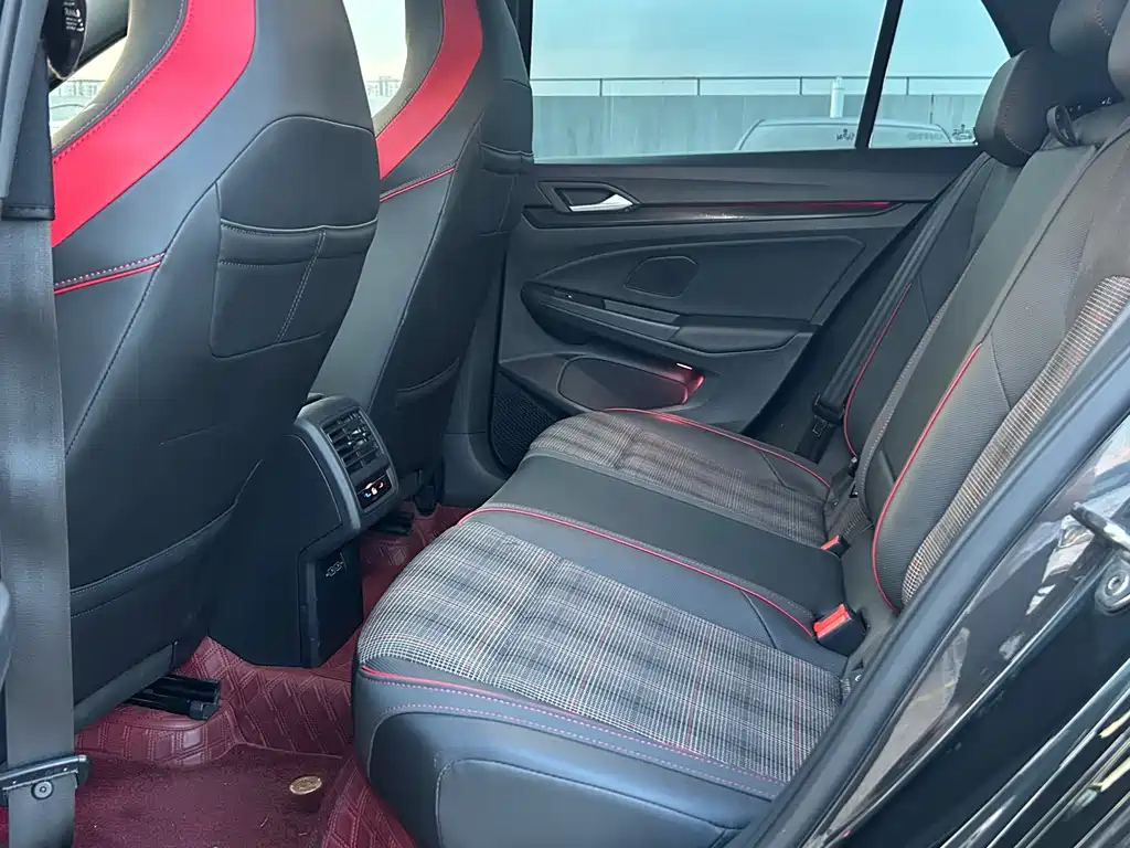 VOLKSWAGEN GOLF GTI 2021