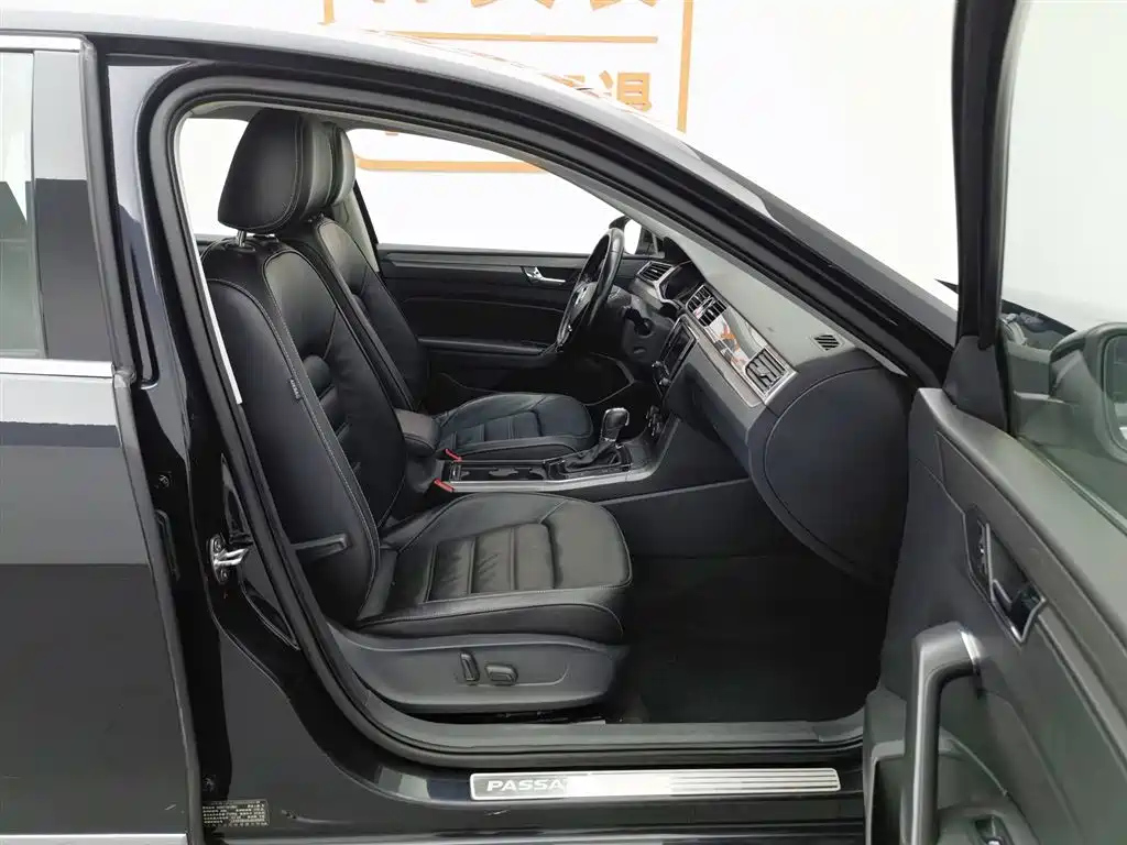 VOLKSWAGEN PASSAT 2018