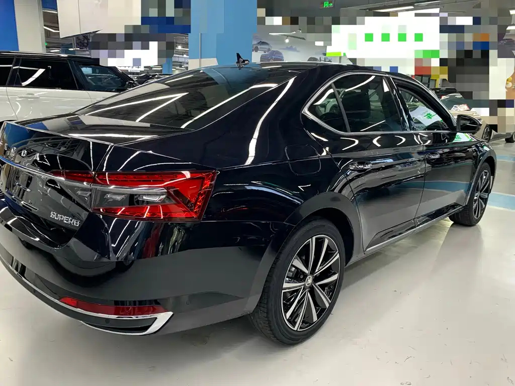 SKODA SUPERB 2025
