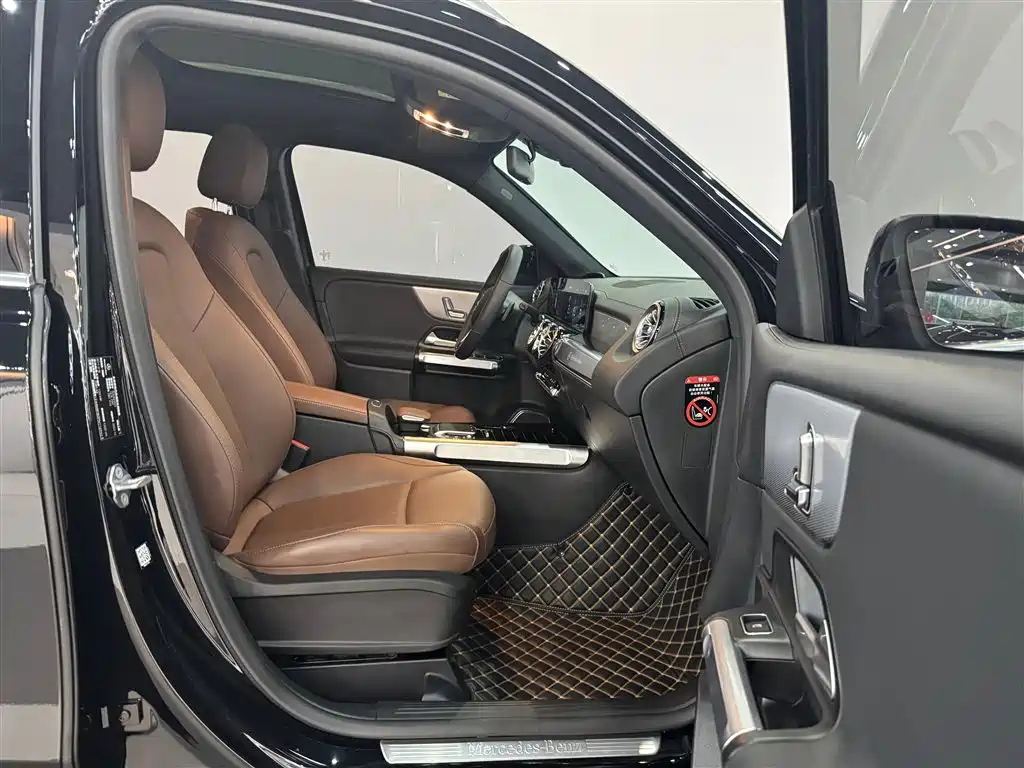 MERCEDES BENZ GLB 2023