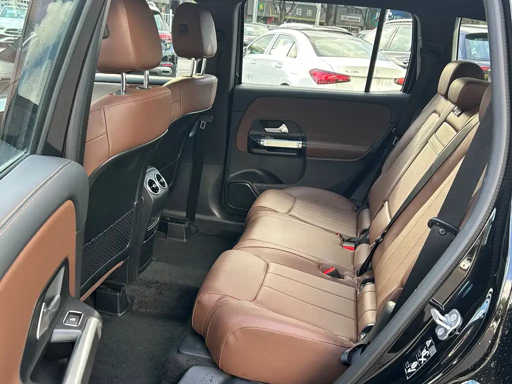 MERCEDES BENZ GLB 2024