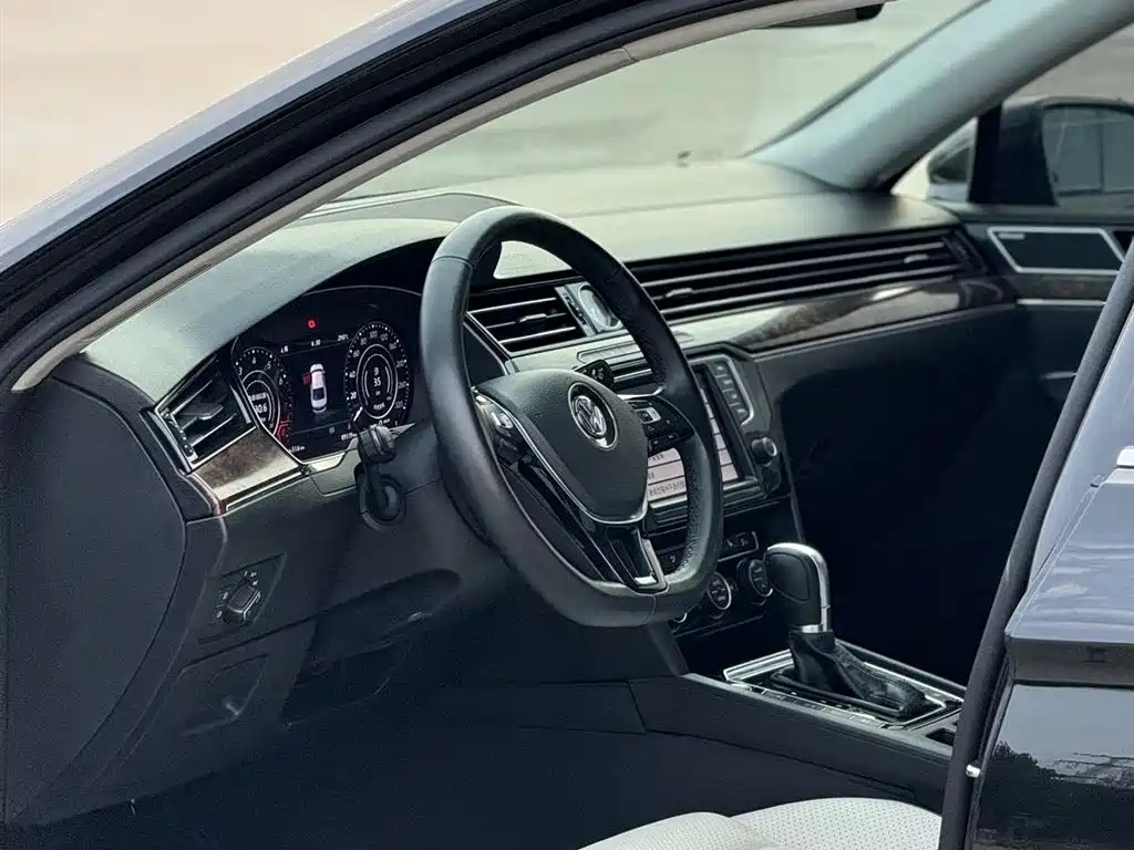 VOLKSWAGEN MAGOTAN 2017