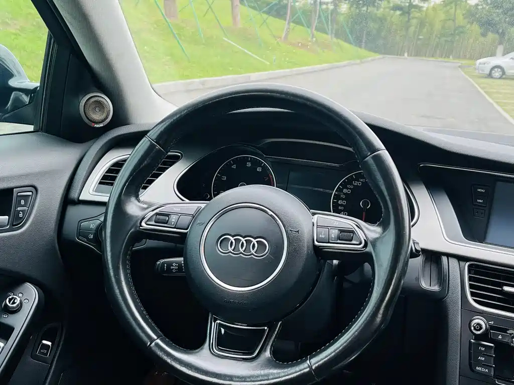 AUDI A4L 2015