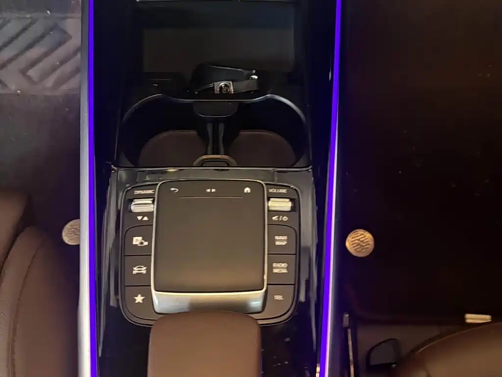 MERCEDES BENZ GLB 2023