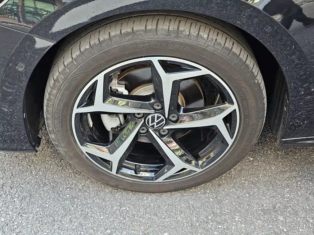 VOLKSWAGEN PASSAT 2024