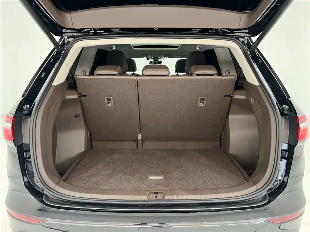 VOLKSWAGEN VILORAN 2024