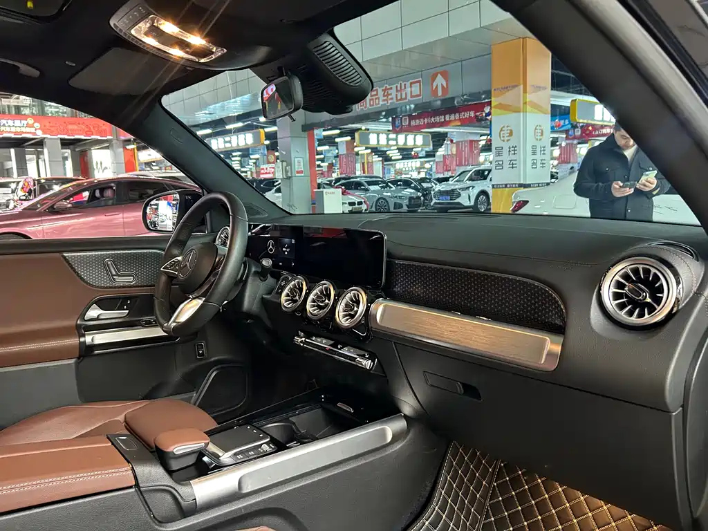 MERCEDES BENZ GLB 2024