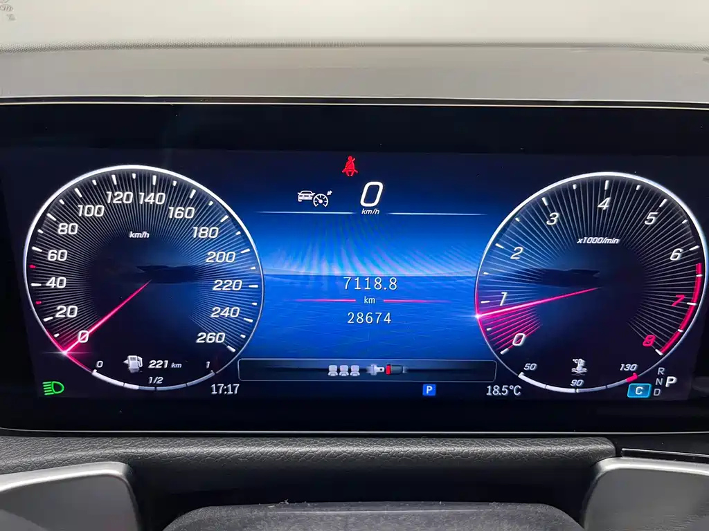 MERCEDES BENZ GLB 2024