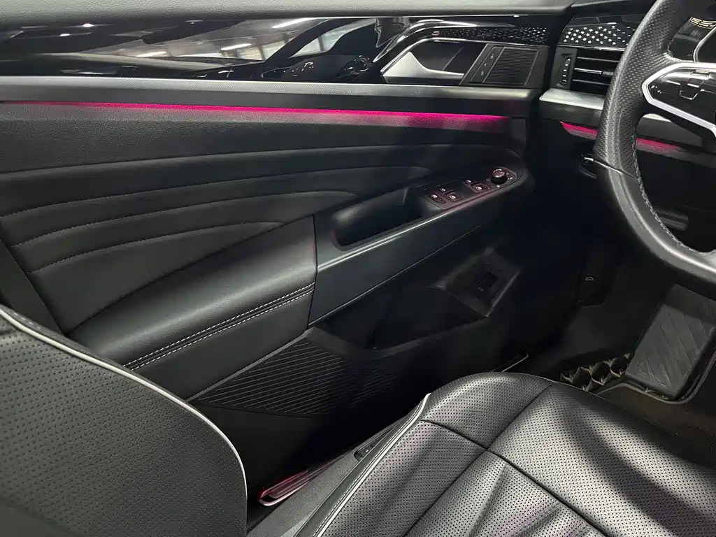 VOLKSWAGEN PASSAT 2023